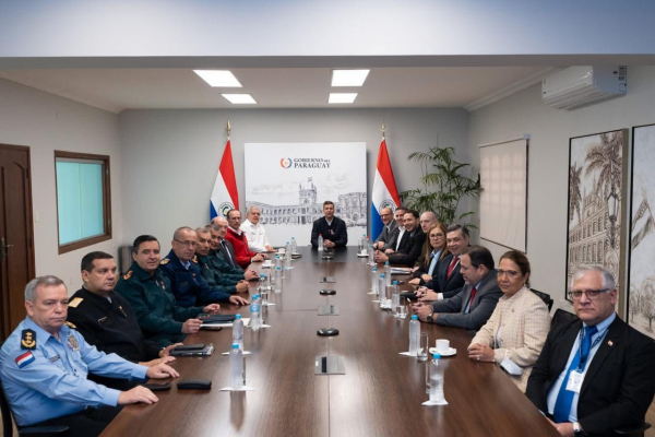Firma del decreto Cielo Guaraní Soberano
