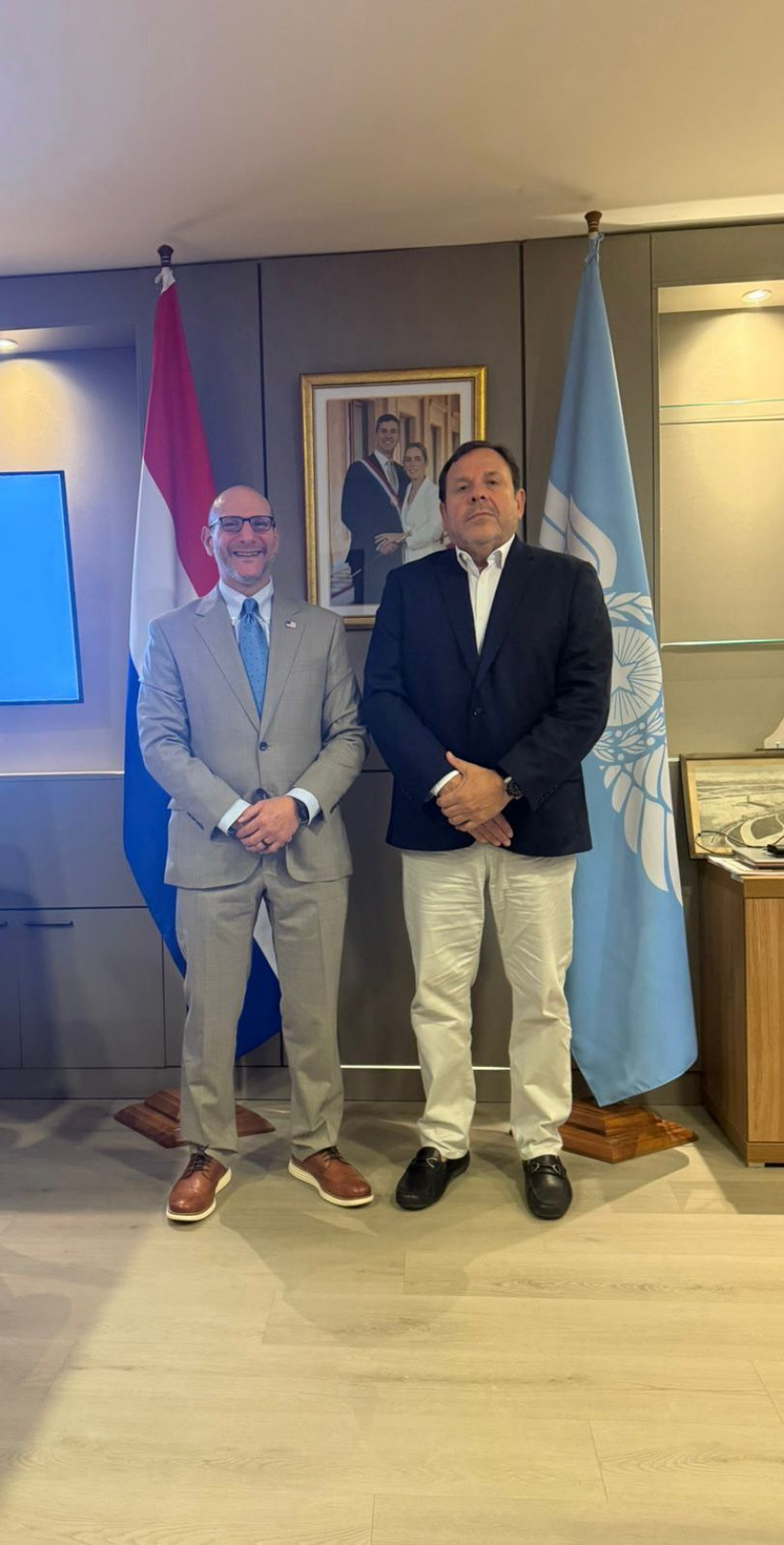 Recibimos en el Aeropuerto Internacional Silvio Pettirossi al Encargado de Negocios de la Embajada de los Estados Unidos, Robert Alter